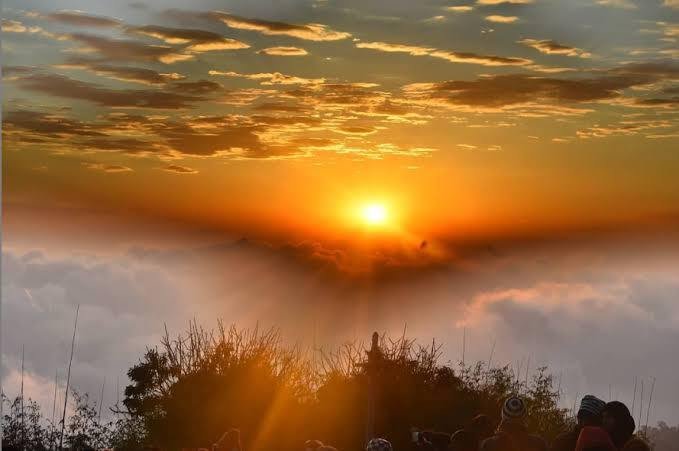 Tiger Hill Sunrise Trek